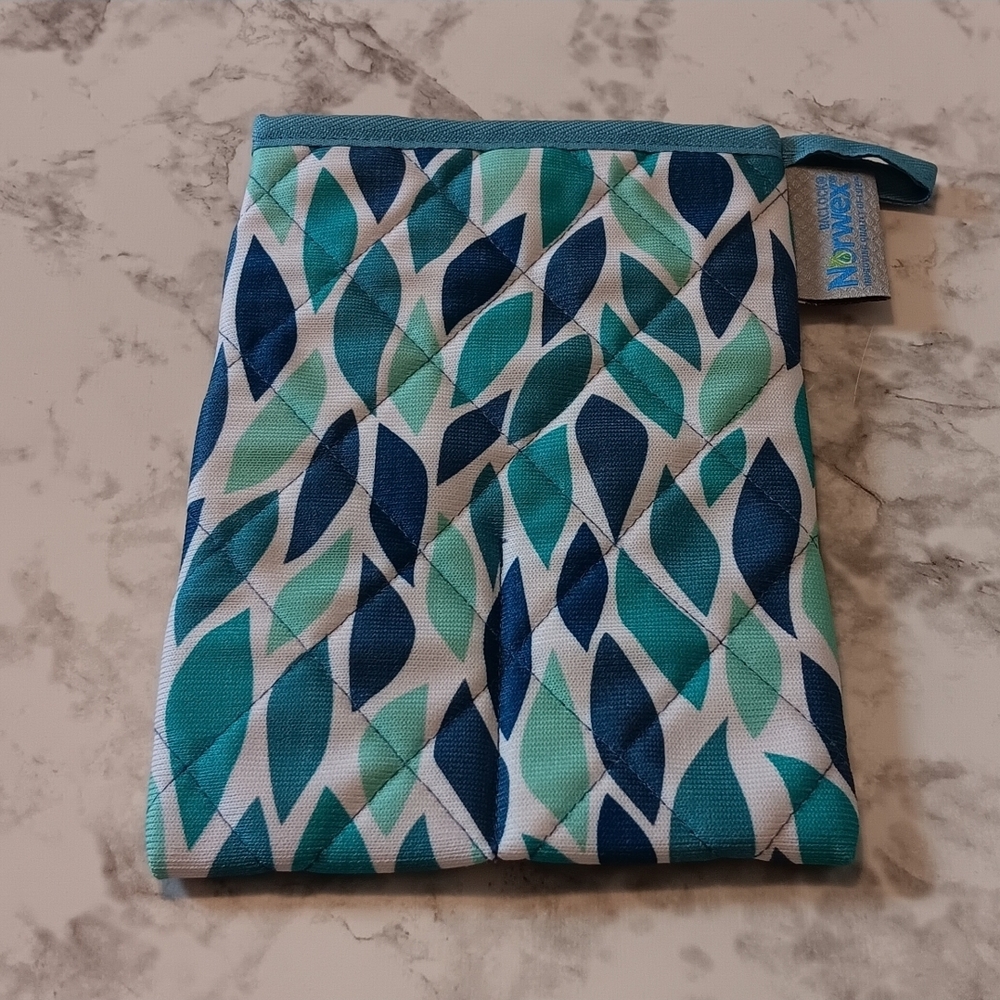 Norwex Window & Glass Mitt - Brand New!